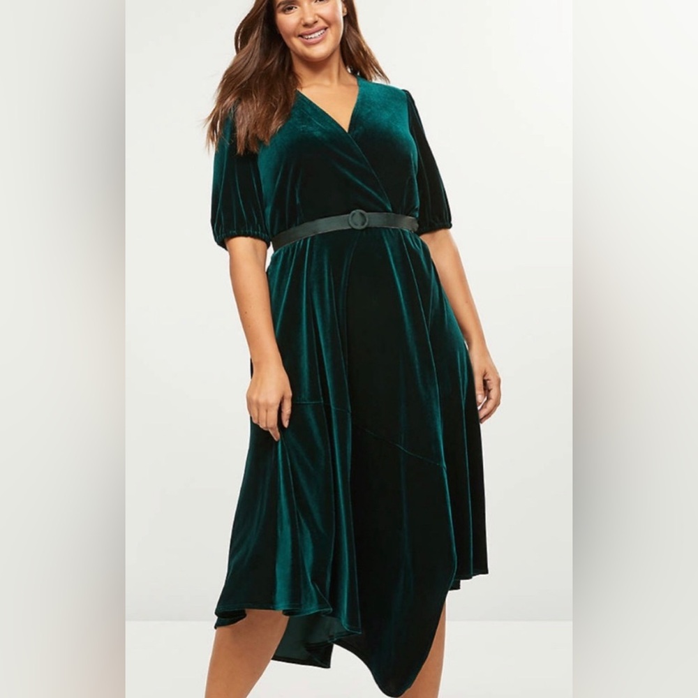 Lane Bryant green velvet holiday dress. Great condition and Beautiful details.